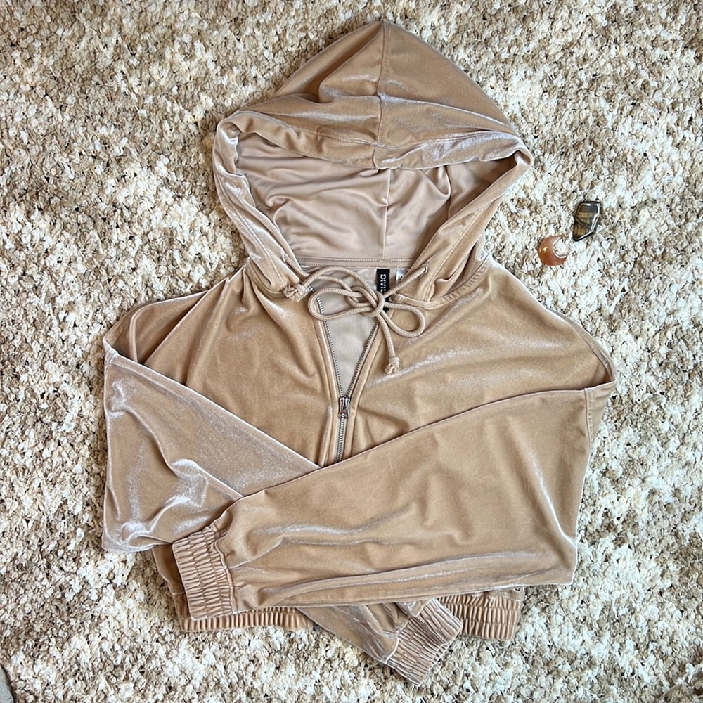 H&M Divided Cropped Velvet Hoodie, Size Small, Peach Color, Like New, Waste Band